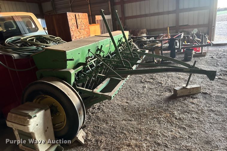 image for item ET4346 John Deere DF 168B  grain drill