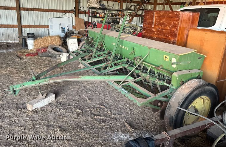 image for item ET4346 John Deere DF 168B  grain drill
