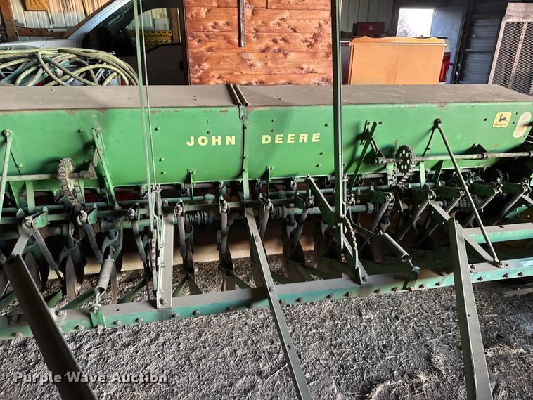 image for item ET4346 John Deere DF 168B  grain drill