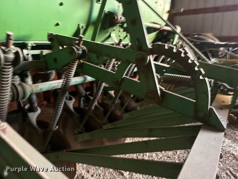 image for item ET4346 John Deere DF 168B  grain drill