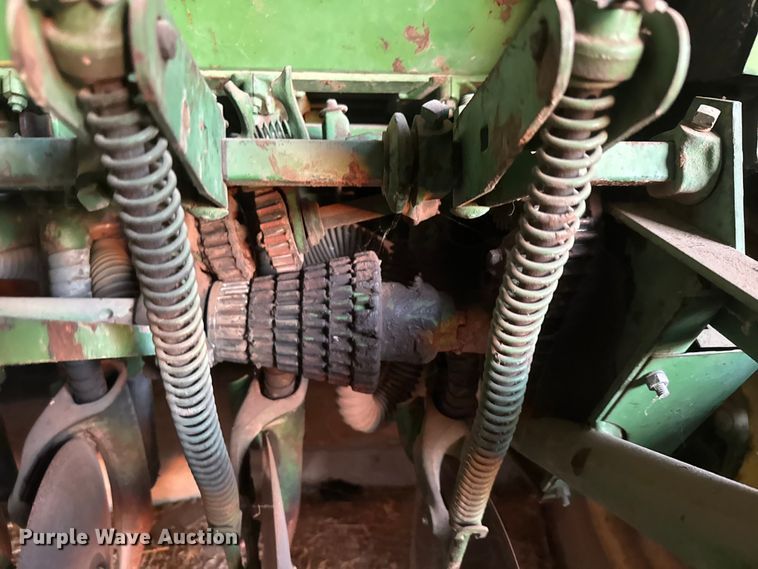 image for item ET4346 John Deere DF 168B  grain drill