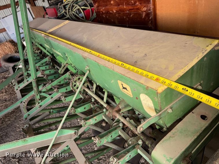 image for item ET4346 John Deere DF 168B  grain drill