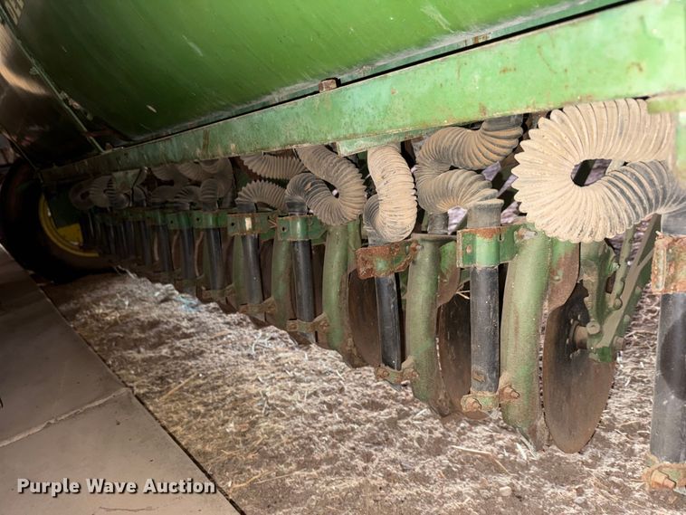 image for item ET4346 John Deere DF 168B  grain drill