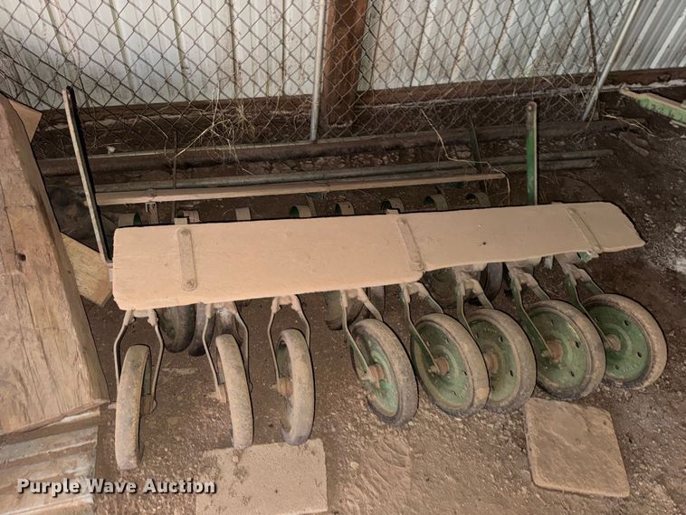 image for item ET4346 John Deere DF 168B  grain drill