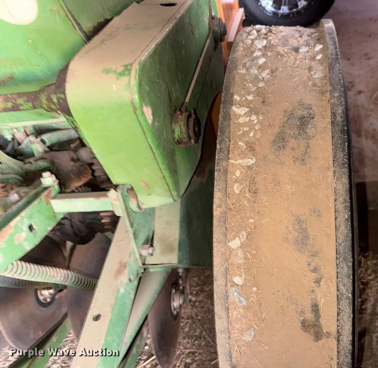 image for item ET4346 John Deere DF 168B  grain drill