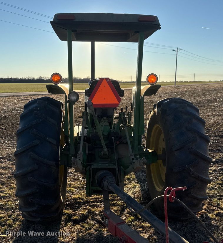 image for item ET4348 1983 John Deere 2950 tractor