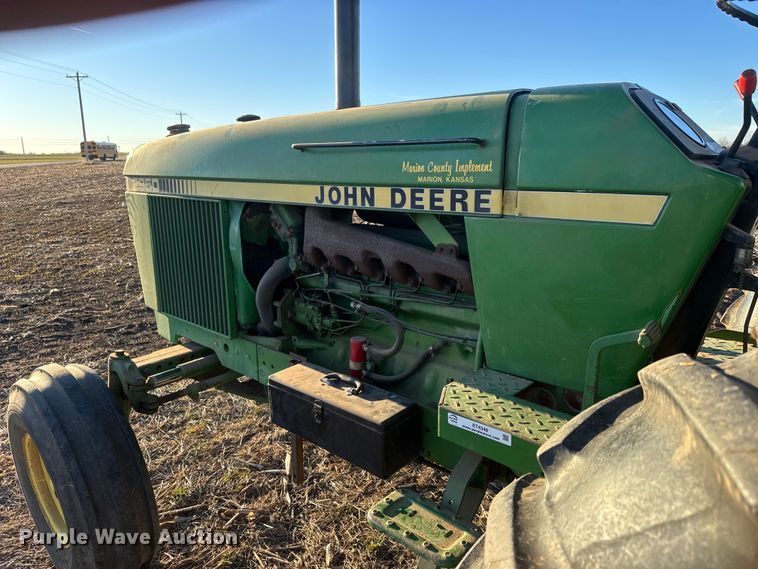 image for item ET4348 1983 John Deere 2950 tractor