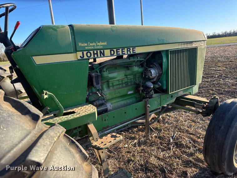 image for item ET4348 1983 John Deere 2950 tractor