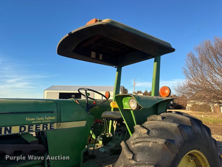 image for item ET4348 1983 John Deere 2950 tractor