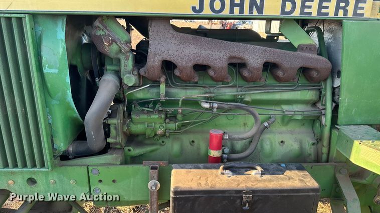 image for item ET4348 1983 John Deere 2950 tractor
