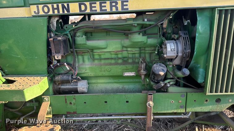 image for item ET4348 1983 John Deere 2950 tractor