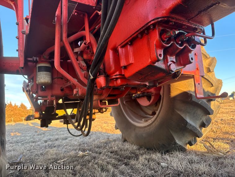 image for item ET4350 1975 Allis-Chalmers 185 tractor