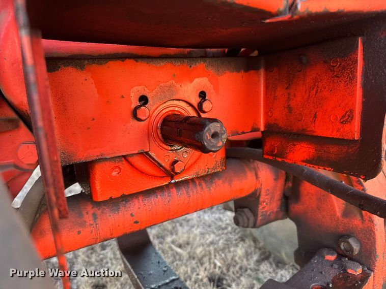 image for item ET4350 1975 Allis-Chalmers 185 tractor