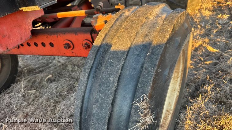 image for item ET4350 1975 Allis-Chalmers 185 tractor