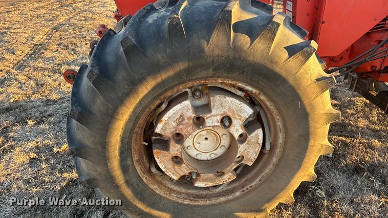 image for item ET4350 1975 Allis-Chalmers 185 tractor