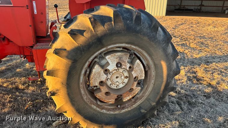 image for item ET4350 1975 Allis-Chalmers 185 tractor
