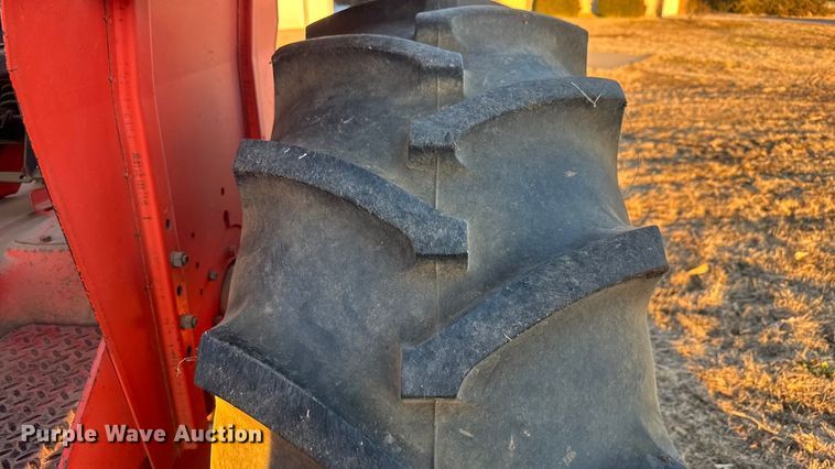 image for item ET4350 1975 Allis-Chalmers 185 tractor