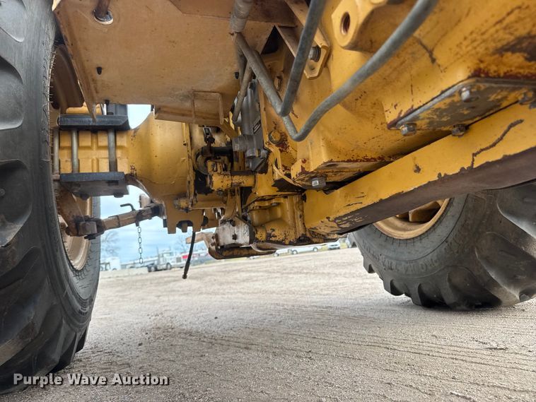 image for item ET4356 1999 New Holland 545D tractor