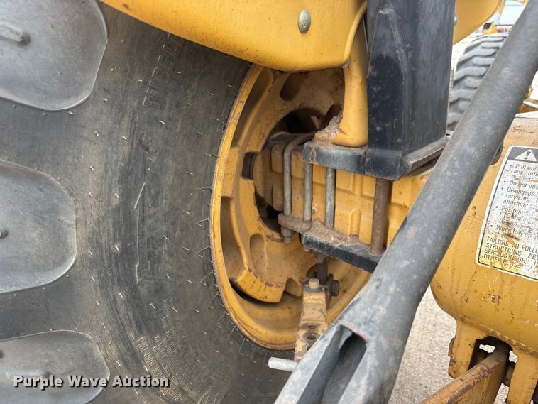 image for item ET4356 1999 New Holland 545D tractor