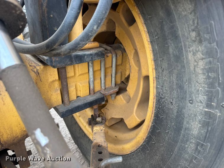 image for item ET4356 1999 New Holland 545D tractor