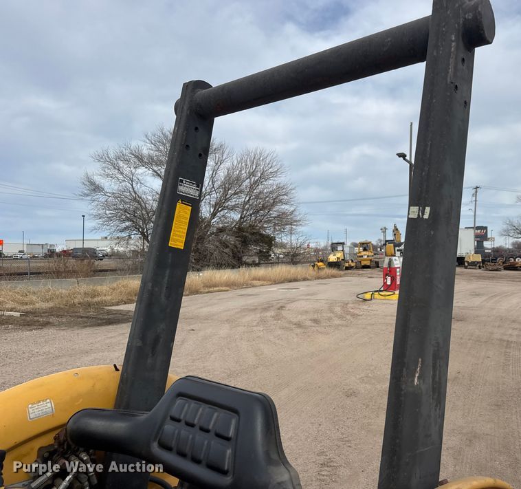 image for item ET4356 1999 New Holland 545D tractor