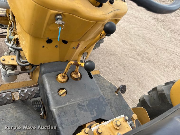 image for item ET4356 1999 New Holland 545D tractor