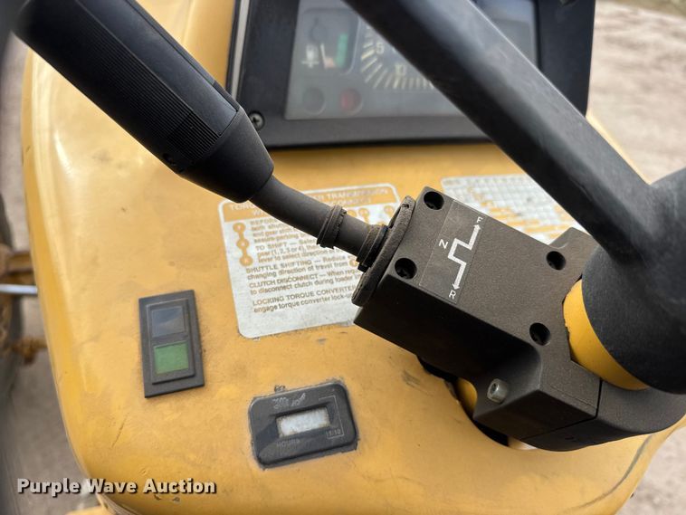 image for item ET4356 1999 New Holland 545D tractor