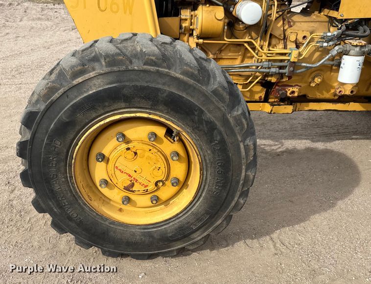 image for item ET4356 1999 New Holland 545D tractor