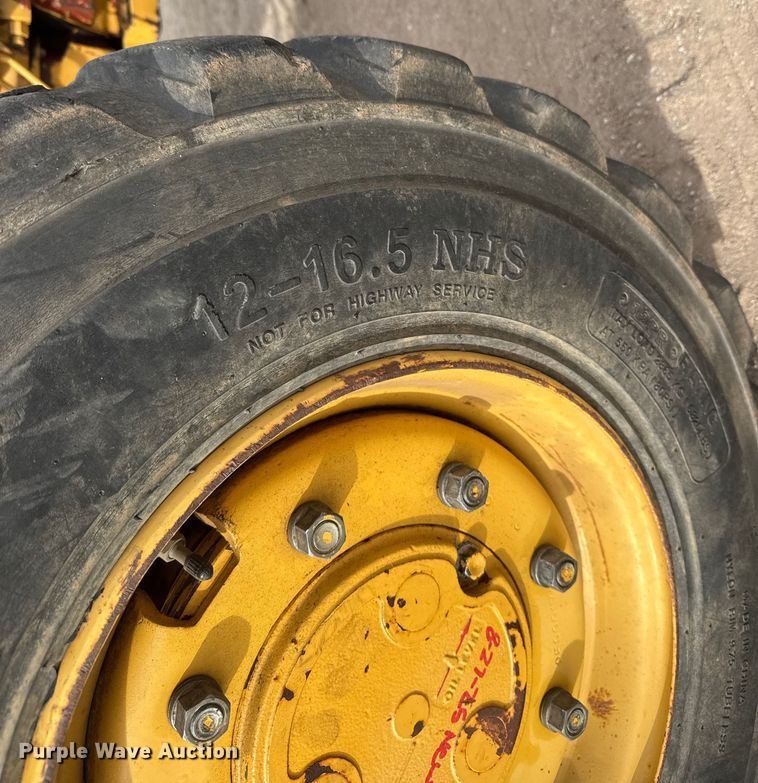 image for item ET4356 1999 New Holland 545D tractor