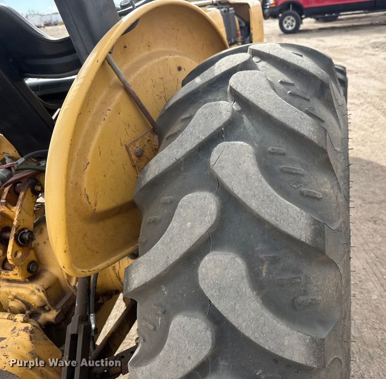 image for item ET4356 1999 New Holland 545D tractor