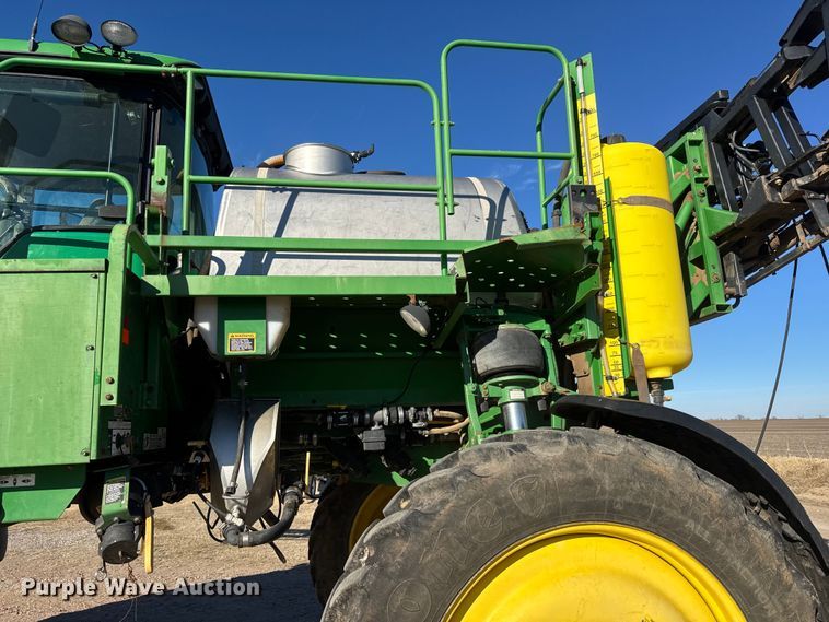 image for item ET4381 2009 John Deere 4730 sprayer