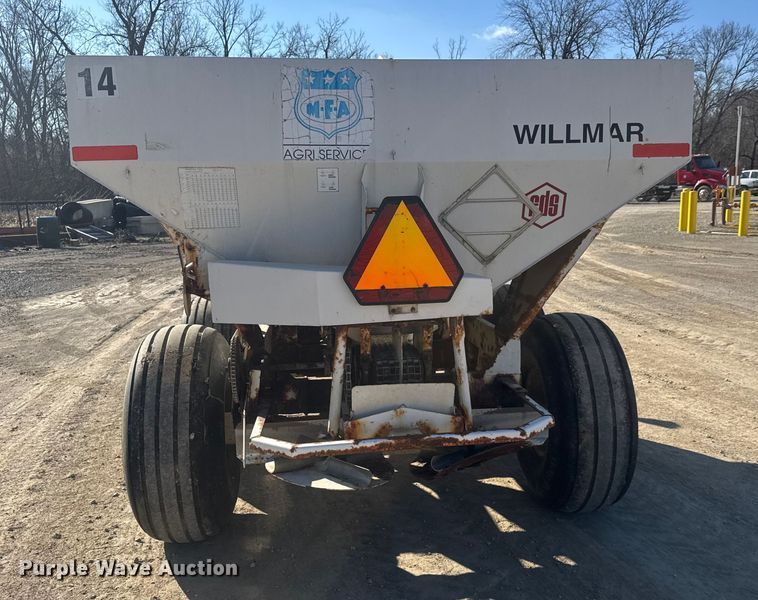 image for item ET4411 Willmar Super 600 spreader