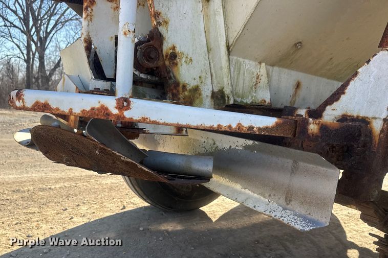 image for item ET4411 Willmar Super 600 spreader