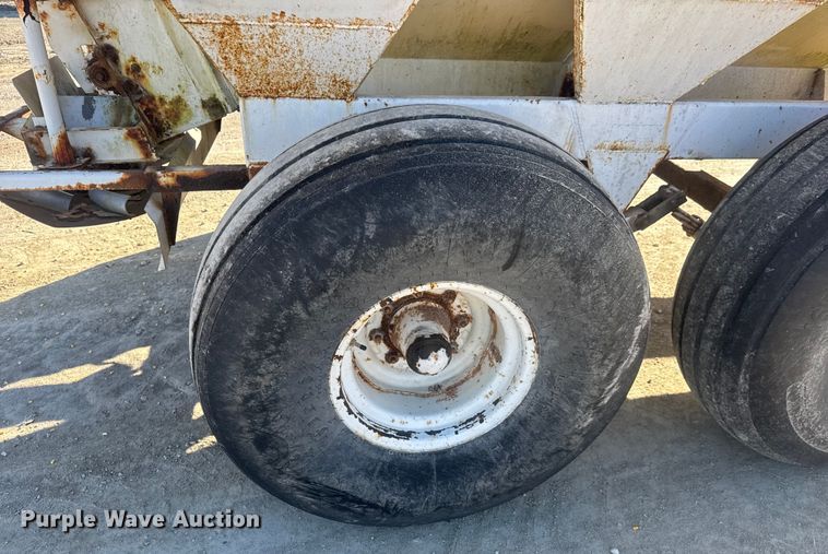 image for item ET4411 Willmar Super 600 spreader