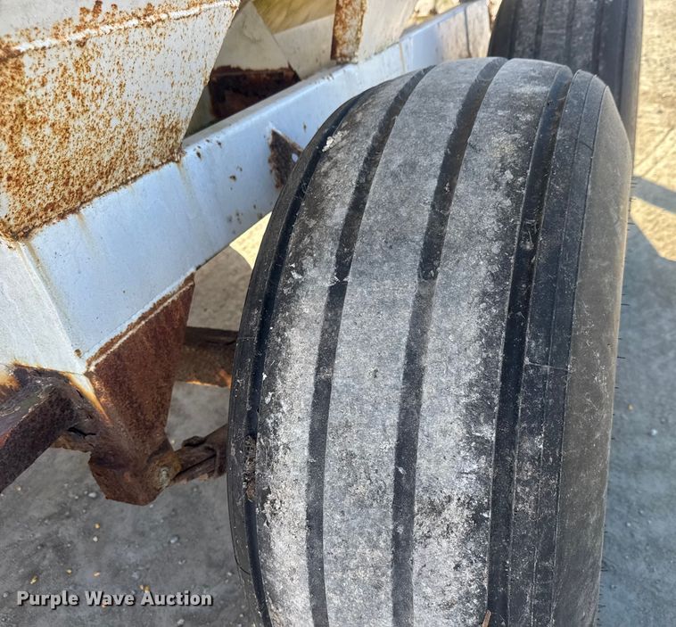 image for item ET4411 Willmar Super 600 spreader