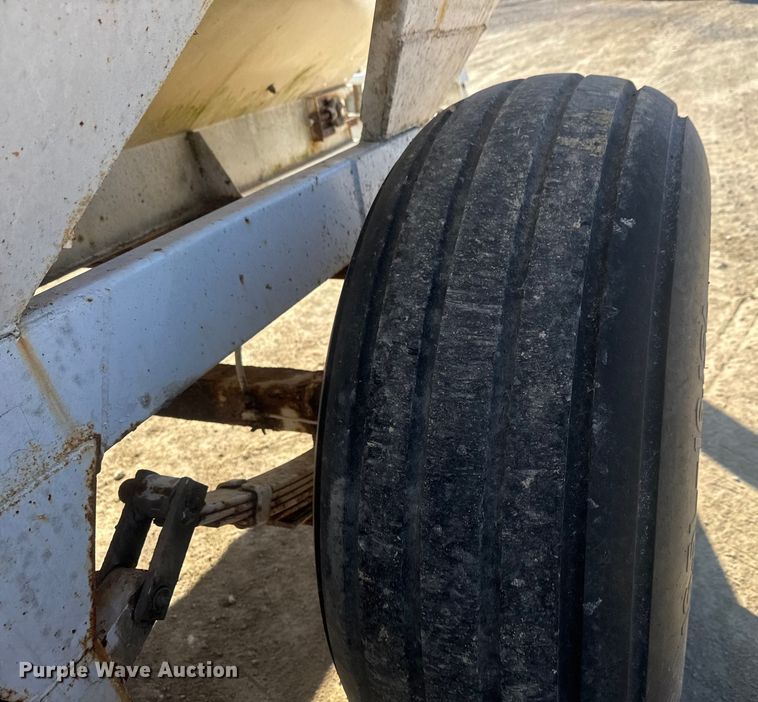 image for item ET4411 Willmar Super 600 spreader