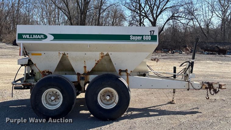 image for item ET4414 Willmar Super 600 spreader