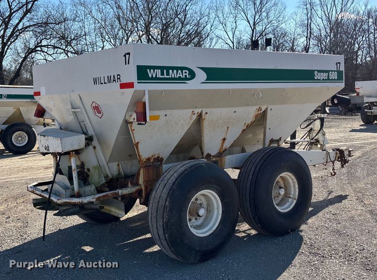 image for item ET4414 Willmar Super 600 spreader