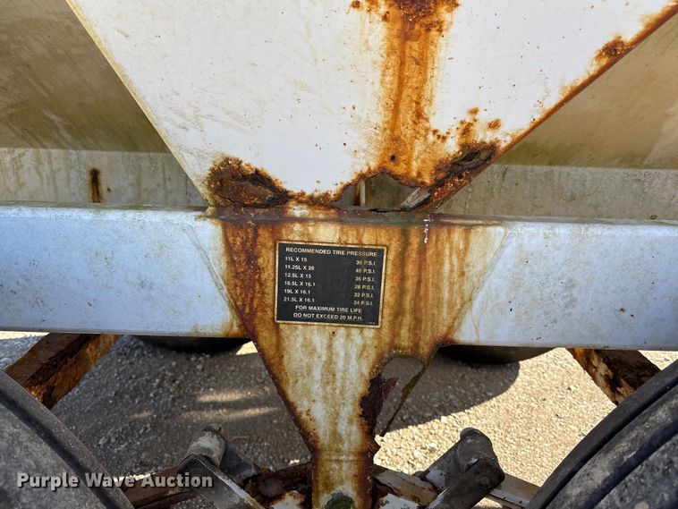 image for item ET4414 Willmar Super 600 spreader