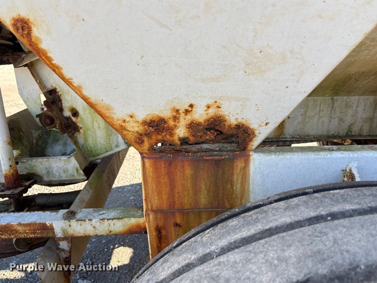 image for item ET4414 Willmar Super 600 spreader