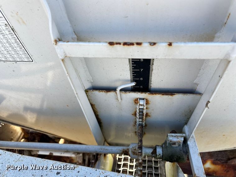 image for item ET4414 Willmar Super 600 spreader