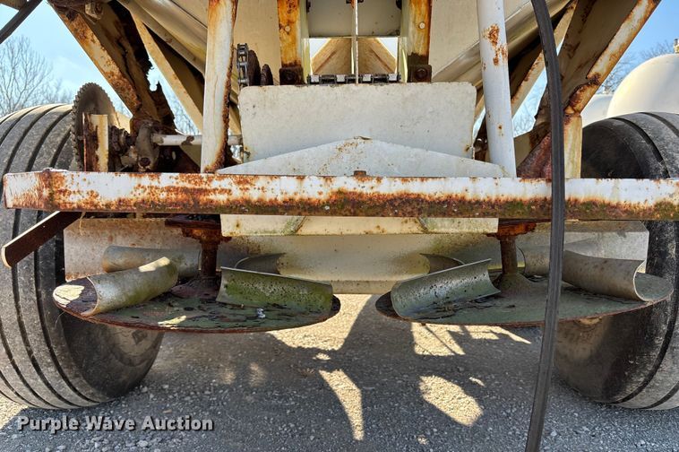 image for item ET4414 Willmar Super 600 spreader