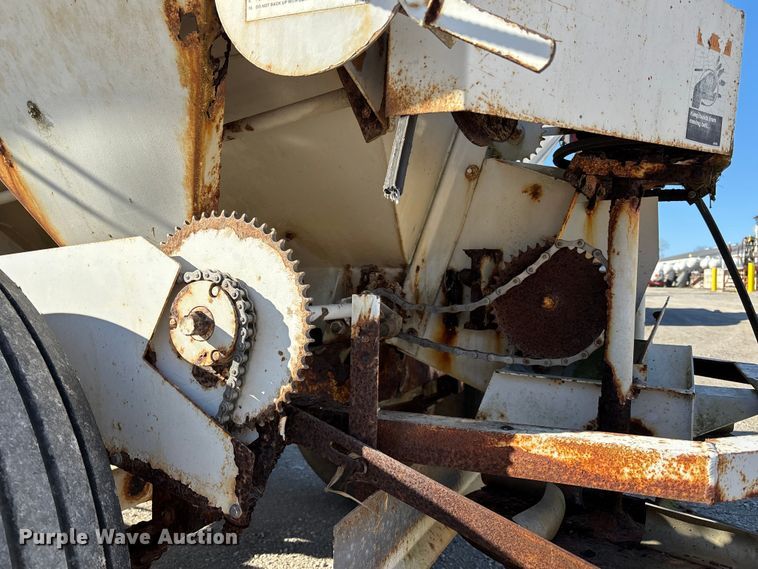 image for item ET4414 Willmar Super 600 spreader