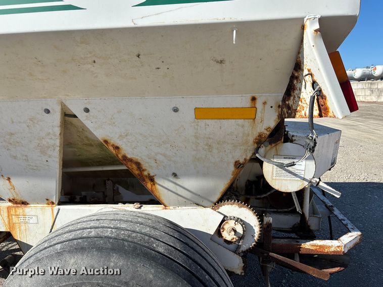image for item ET4414 Willmar Super 600 spreader