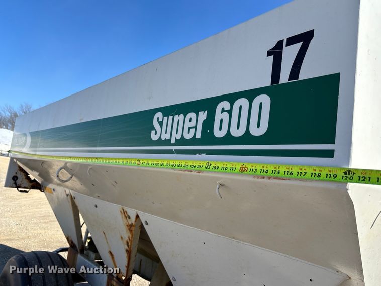 image for item ET4414 Willmar Super 600 spreader