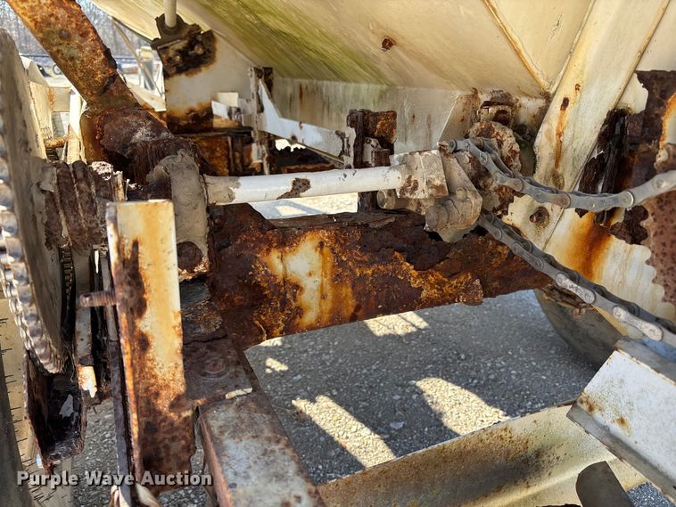 image for item ET4414 Willmar Super 600 spreader