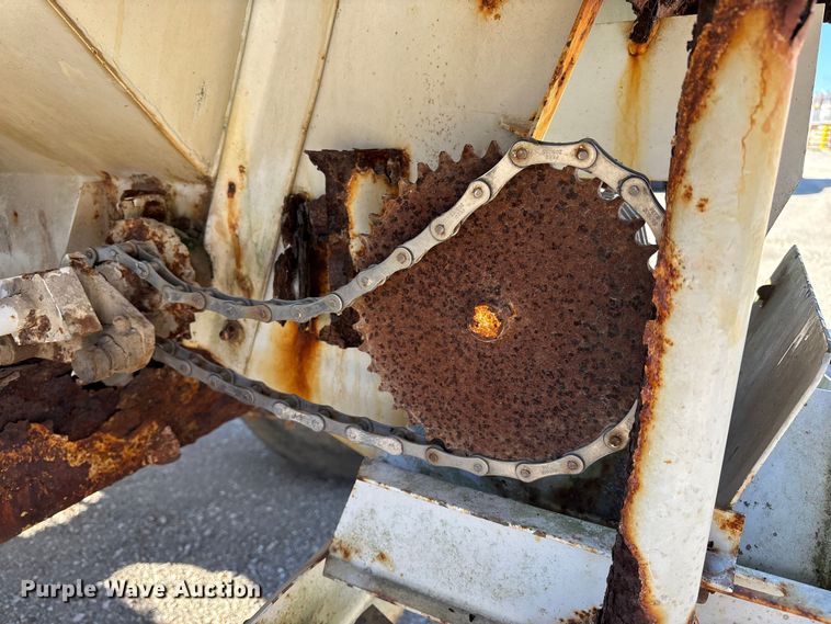 image for item ET4414 Willmar Super 600 spreader