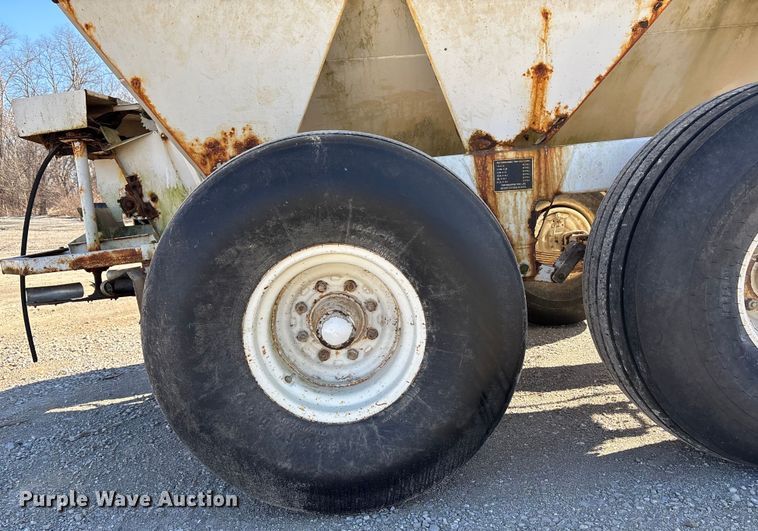 image for item ET4414 Willmar Super 600 spreader