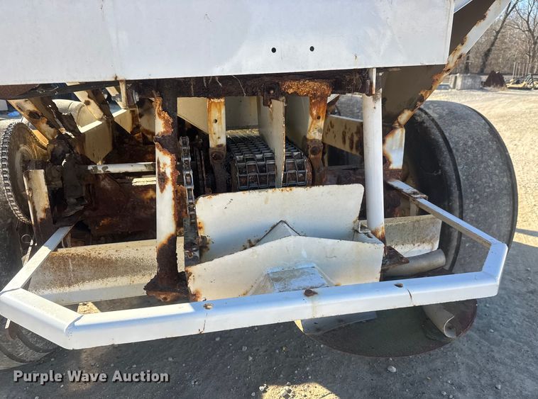 image for item ET4415 Willmar Super 600 spreader