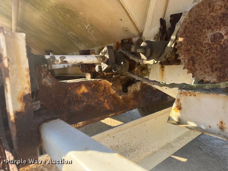 image for item ET4415 Willmar Super 600 spreader